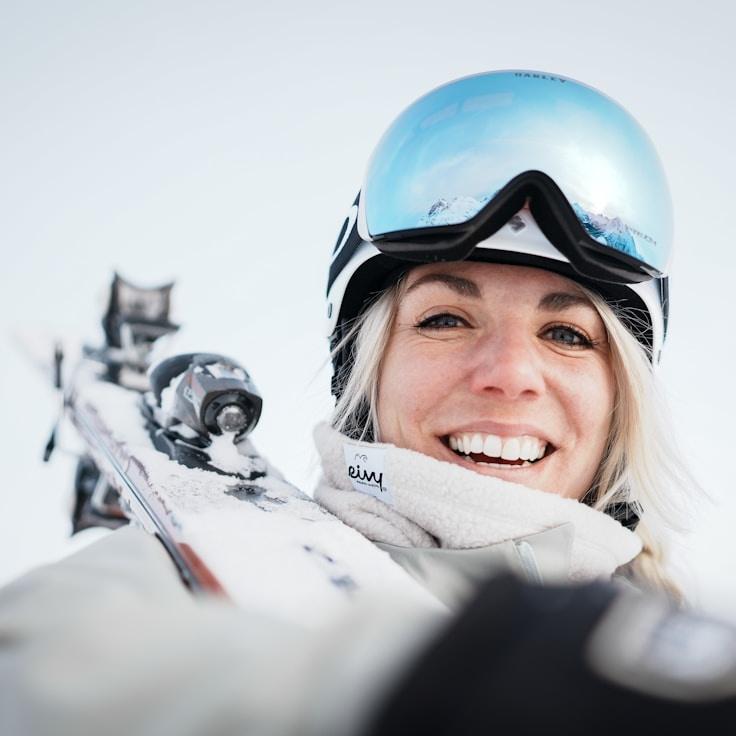Portrait of Ananya meditation instructor
